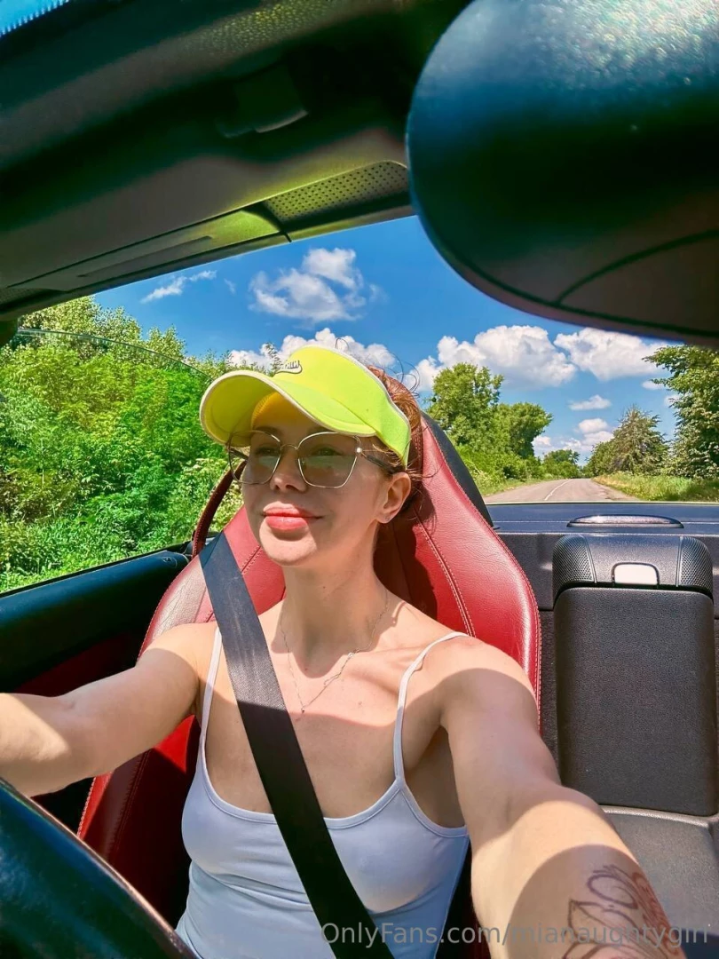 I love driving singing my favorite songs and discovering new horizons 
