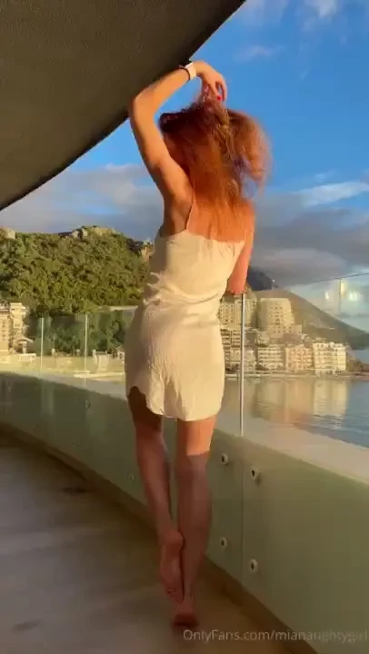 Dancing to the sound of the waves - what else is needed for happiness 