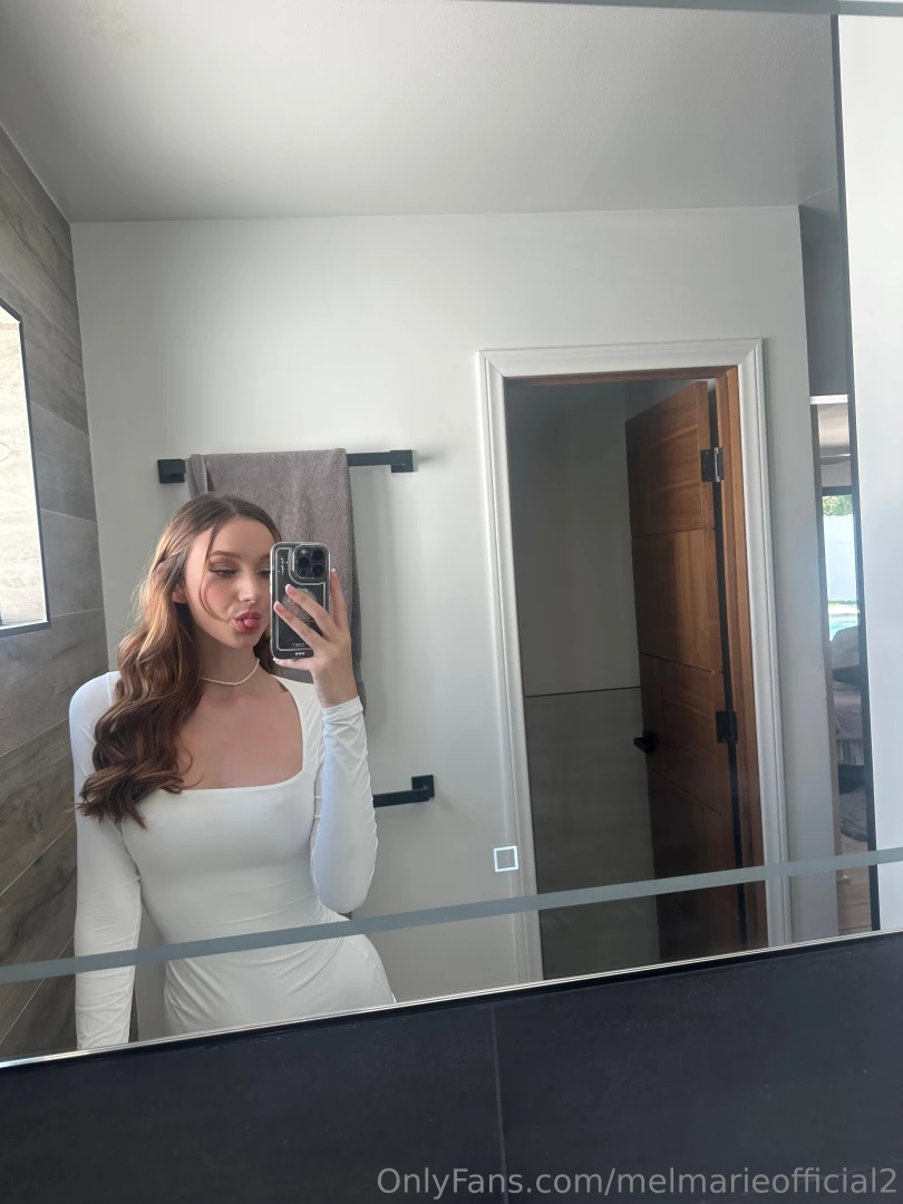 How cute i look sticking my tongue out at you 