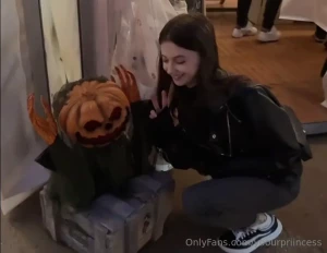 I think that scary pumpkin scare is a little too fake