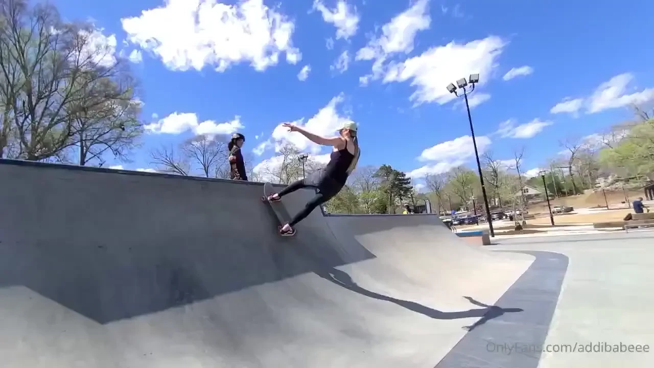 I went skateboarding today check me out 