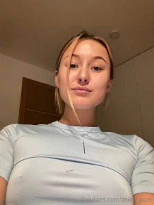 I m not a princess i m a queen and i don t wait for approval to shine