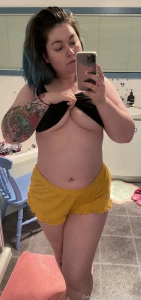 Au natural check your dms soon for a chance of some naked booty