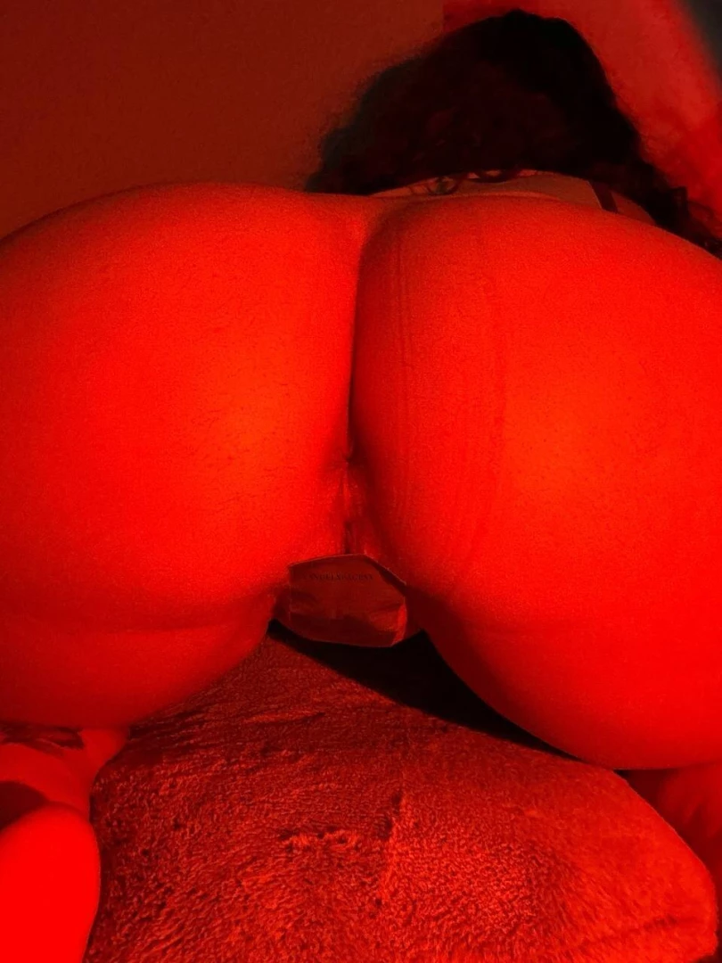 Lil victim is ready for her asshole to be used i mean she doesnt 