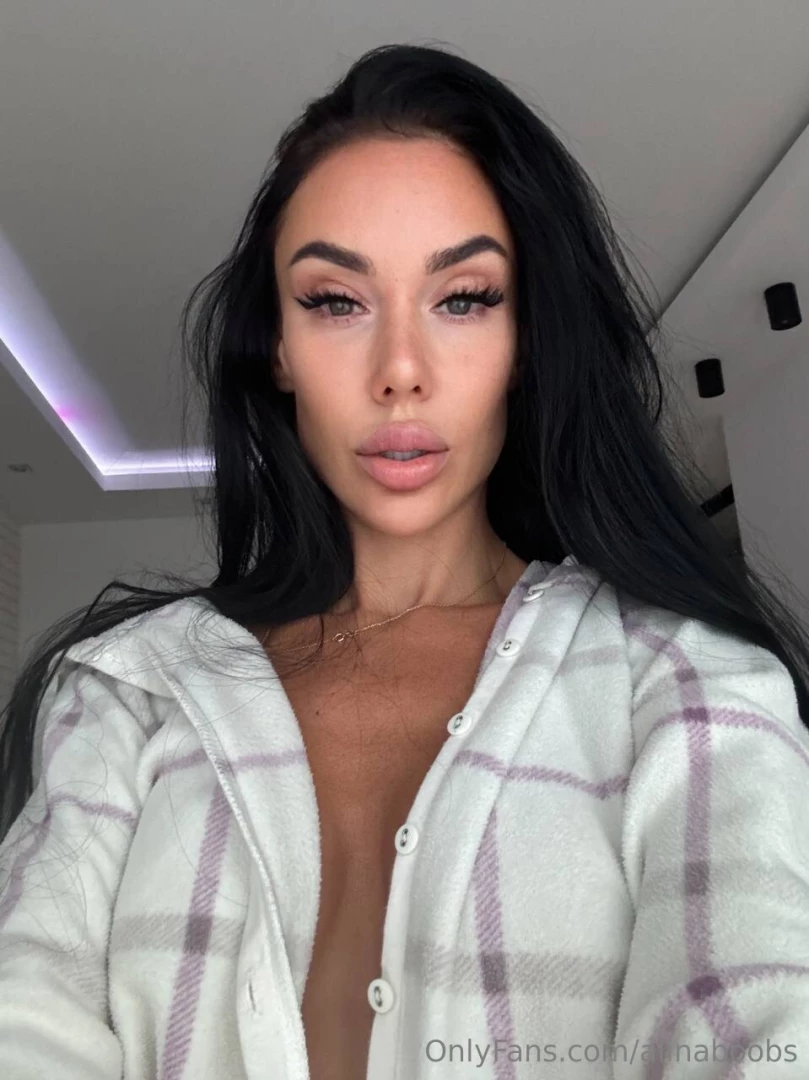 Hi my darlings looking good at home is like a separate art form you 