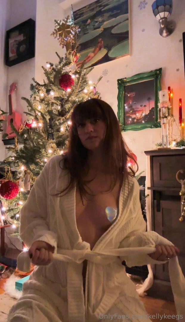 How many of you wish i was under your tree this year thank you to my part 3 