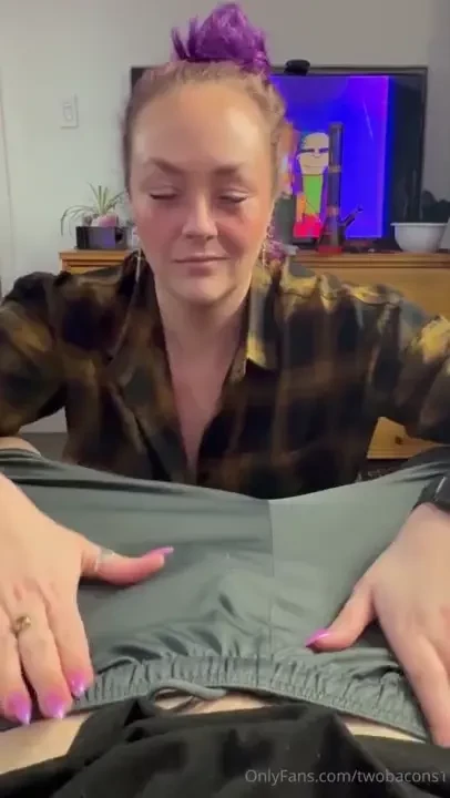 Lazy morning turns into a stoner fuck fest we start off with a blowjob 