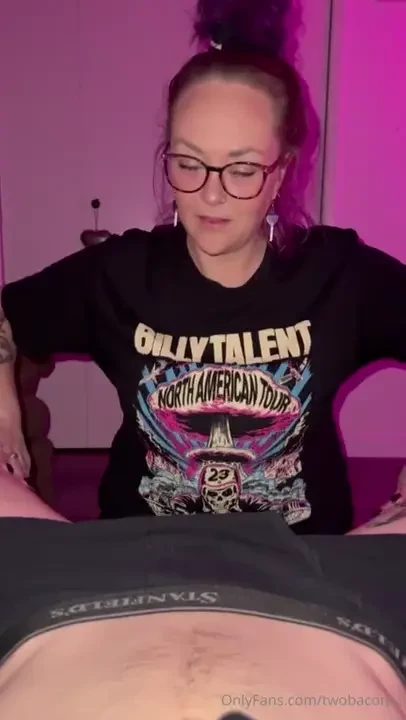 Well we were just about to go to bed but i was in the mood for a titty 