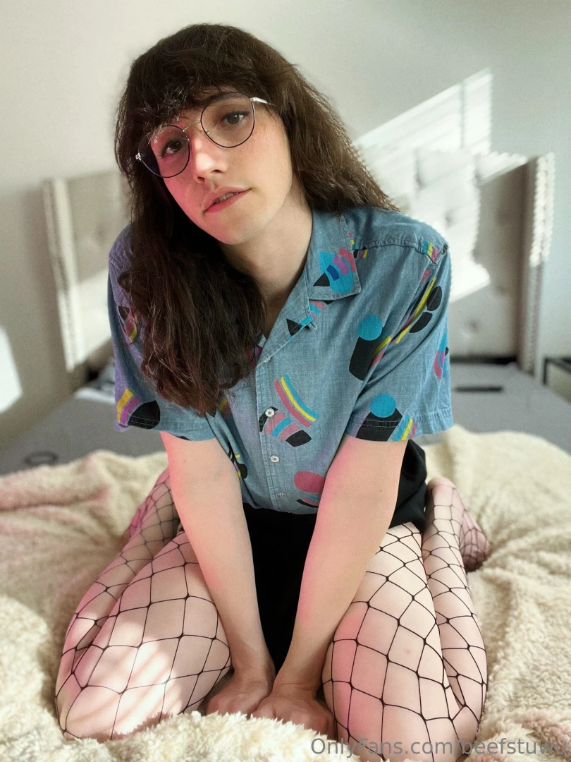 beefstuwu - Feeling cute with my fishnets on 3 ever wonder what it would look like 