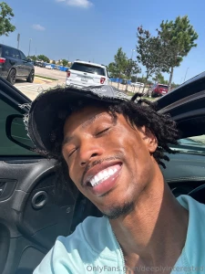 I m giving out my phone number who wants it