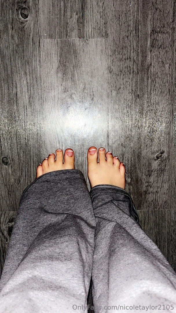 nicoletaylor2105 - I got new toes if you hit the goal i ll surprise you with something to 