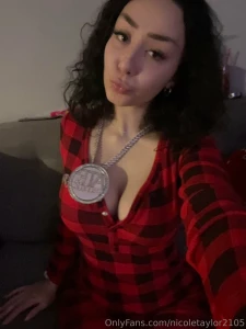 Imma go live on here soon want me to do a sloppy head live orrrrr a