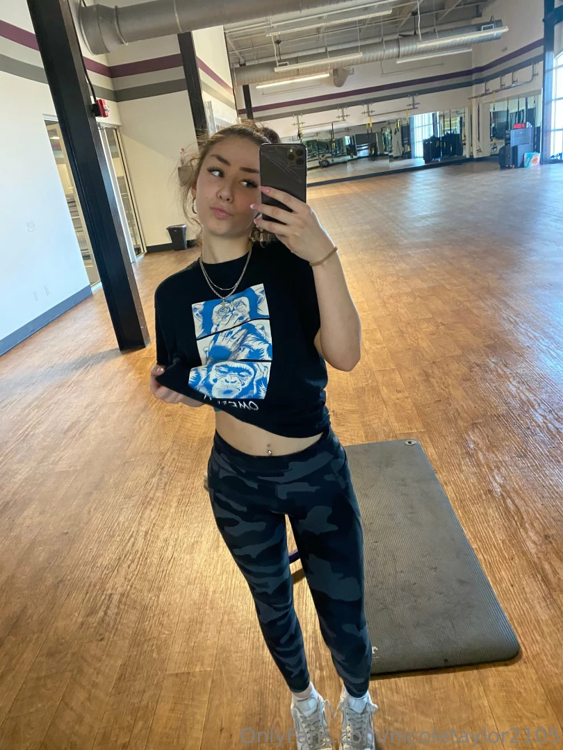 Wanna see nudies at the gym 