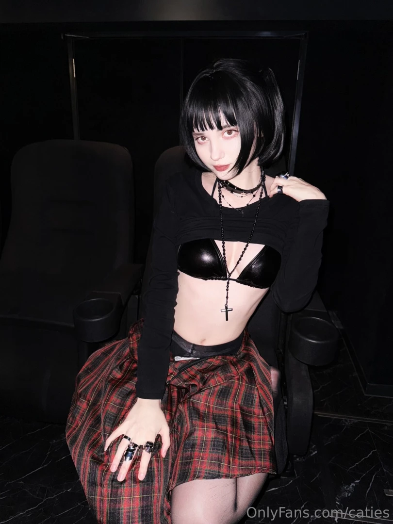 What movie would you take your gothkasa gf to go see part 1 