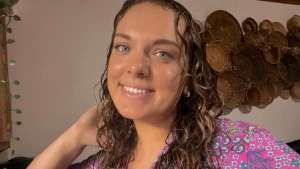 Fresh out of the shower no make up selfie hoping yall are enjoying