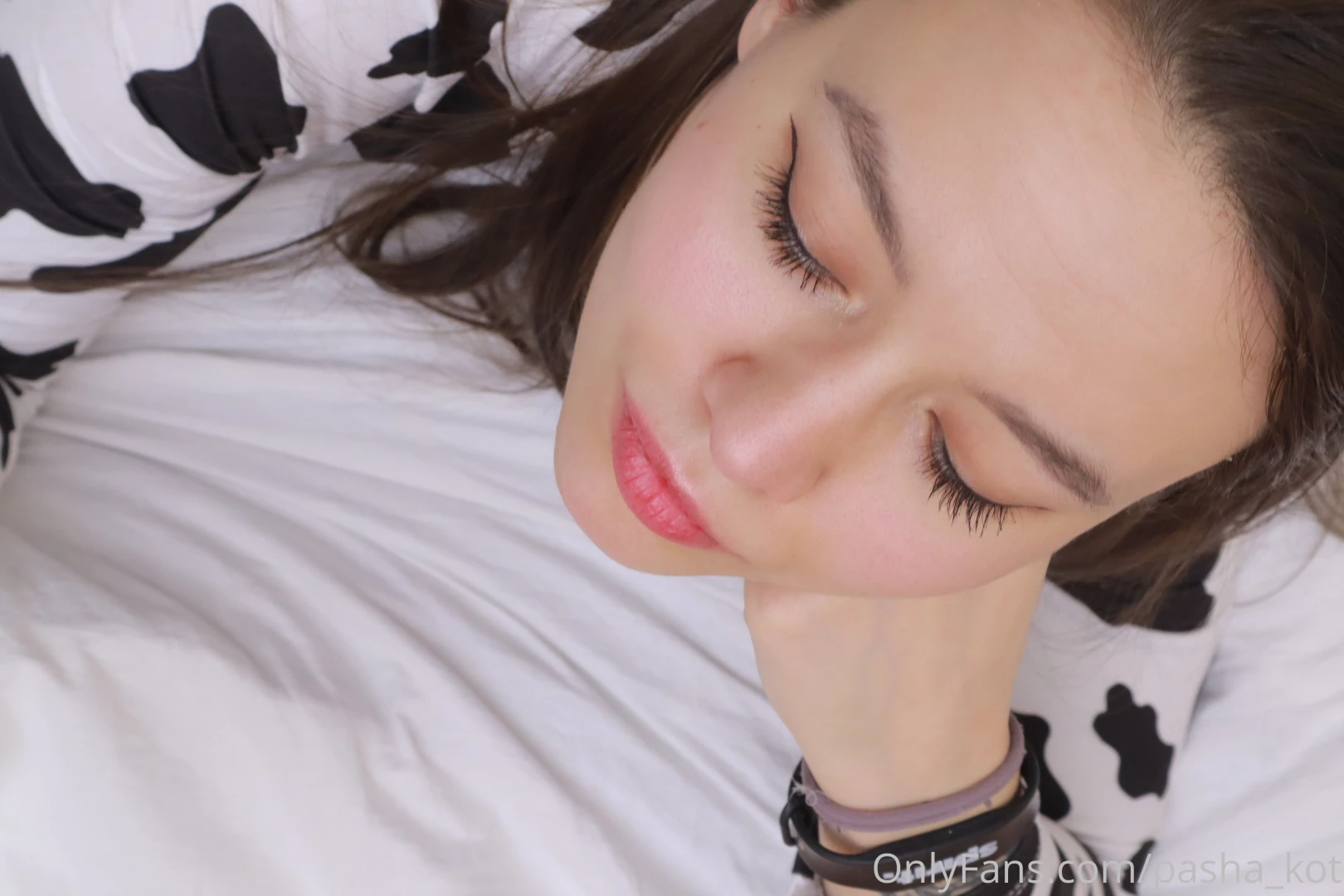 Tell me about your dirtiest fantasy fantasy that makes you blush on 