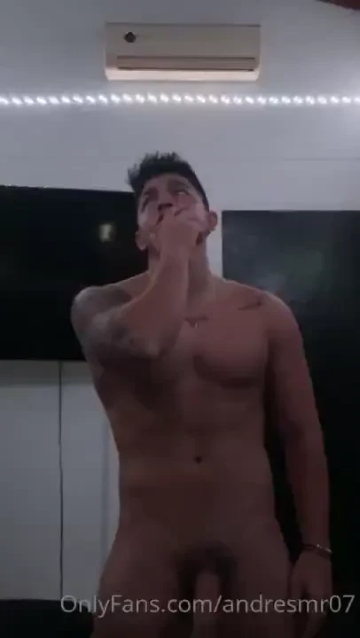 Yo intentando hacer poses para fotos 