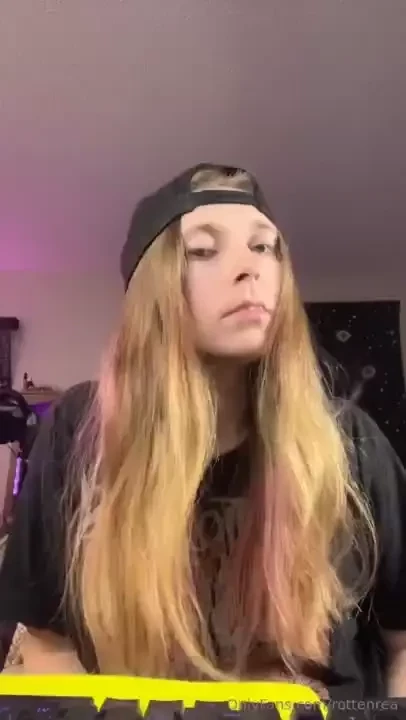 I m a brand new bitch i swear i may bite but i sure will lick 