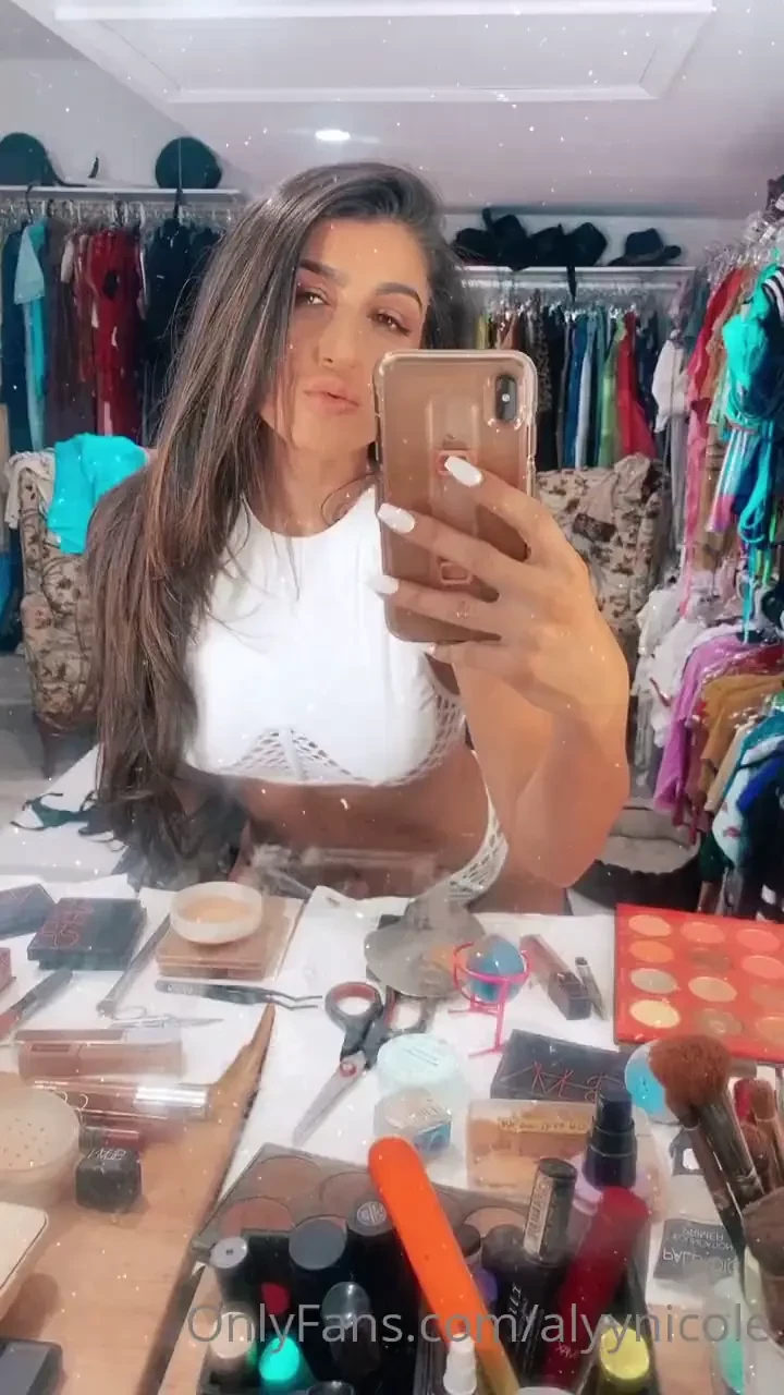 Hey guys want to see more bts from this shoot check your dms amp let 