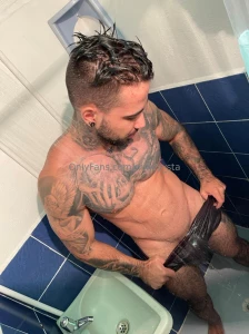 I need someone to sort this out for me dm me i m horny af