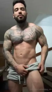 Who like watching me play with my muscles