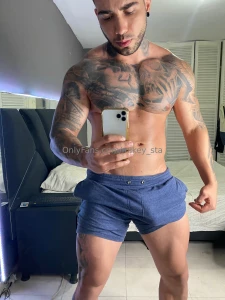 On my way to the gym hope someone to blow my fat cock after is there