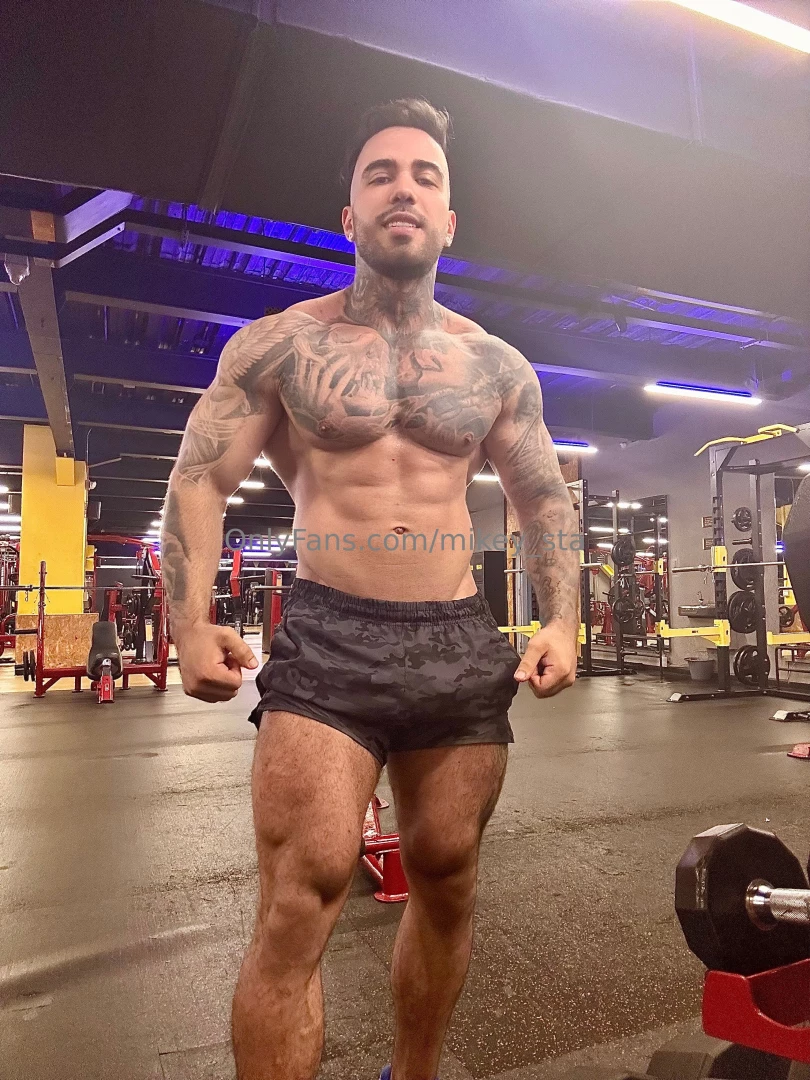 Touch my pumped body 