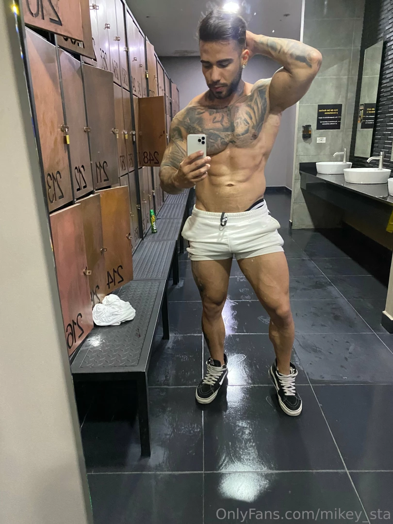 So horny after a rough workout can someone help me please dm me 