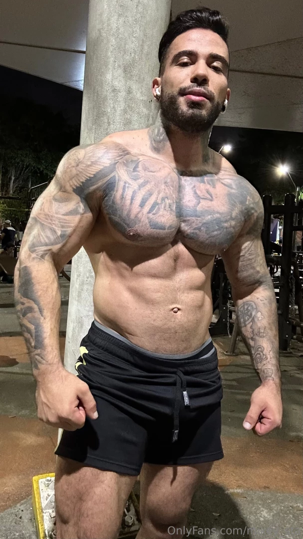 You will get crushed under these muscles 