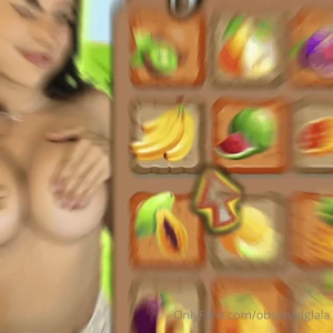 I m stuffed full of fruits and each one has a inside slice these
