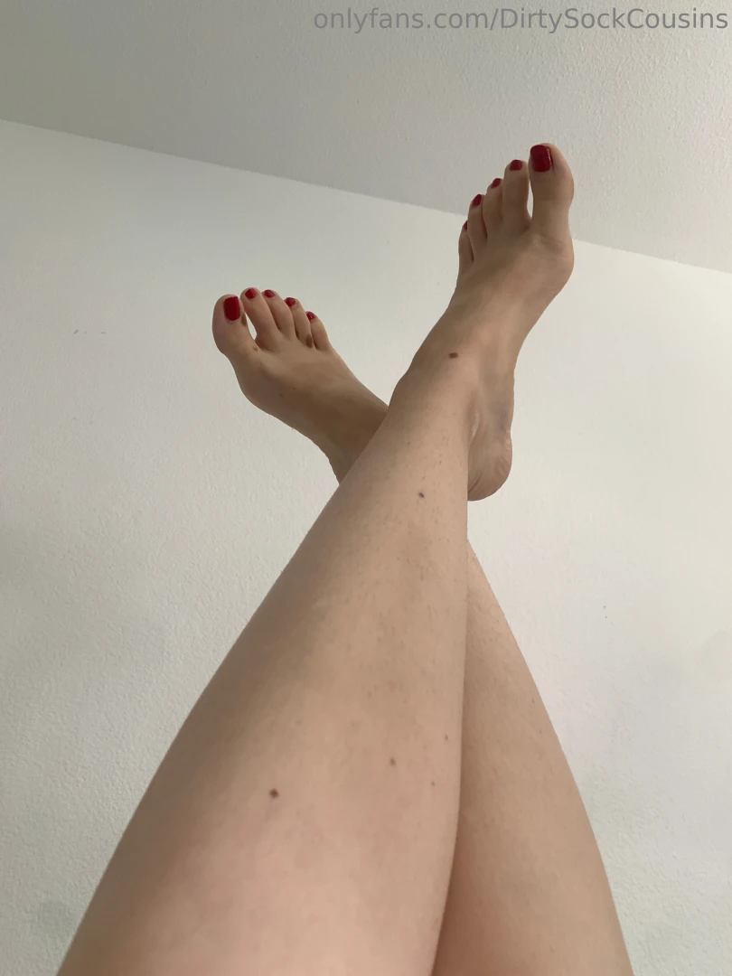 Need a volunteer to suck my toes a xx 