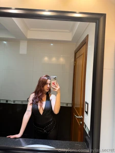 Eyes up baby this body is a work of art painted in curves and dripping part 2