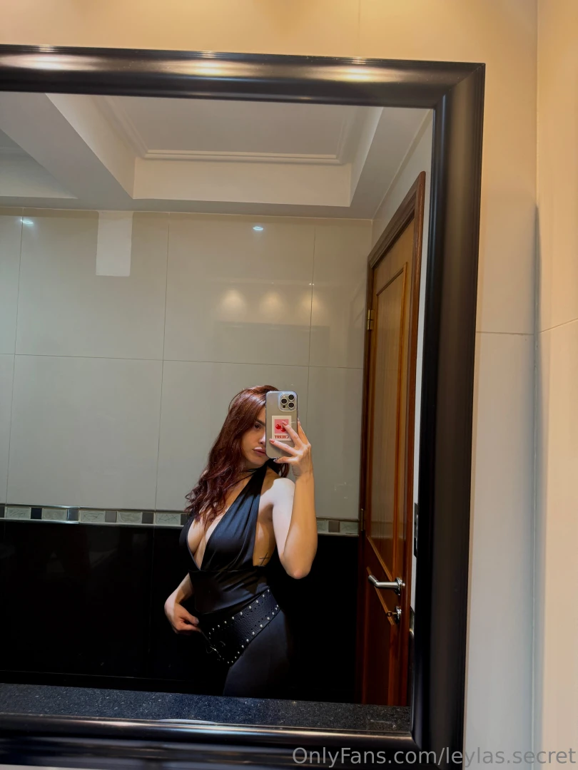 Eyes up baby this body is a work of art painted in curves and dripping 