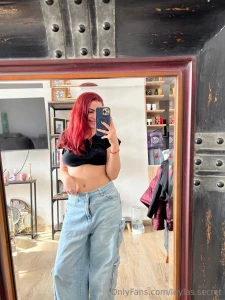 I love mirror selfies but i wish i wasn t so alone in the picture