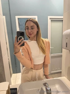 A quick mirror shot am i cute
