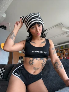 What s the first word that comes to mind when you look at me part 1