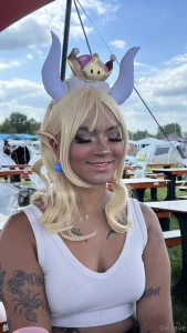 Do i look cute in here