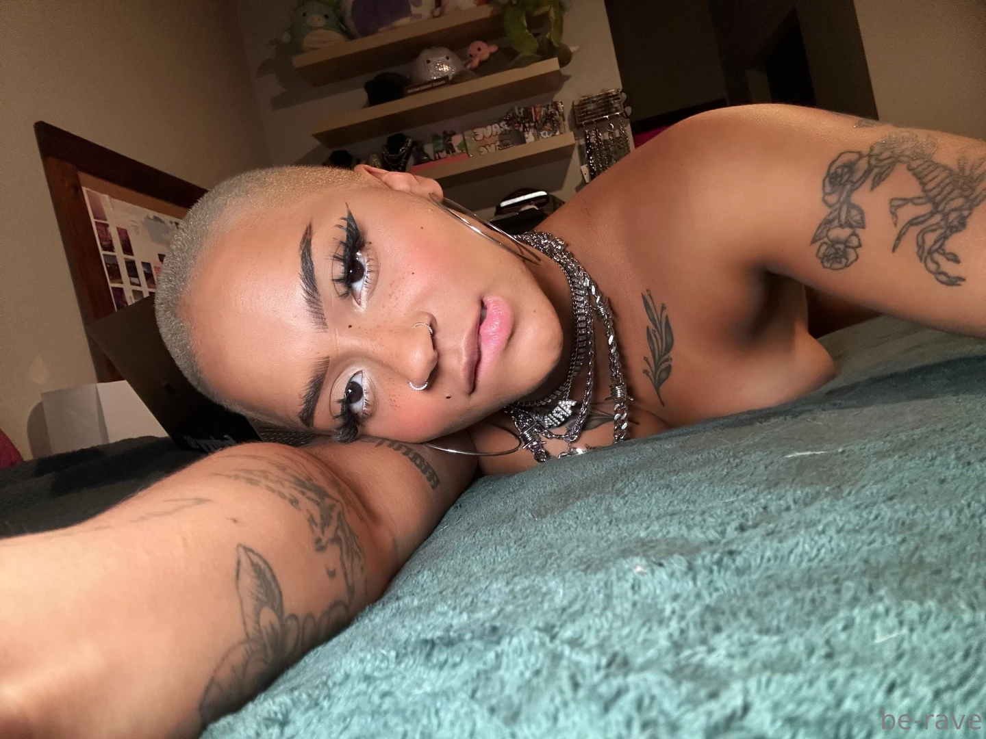 Plotting world domination from the comfort of my bed 