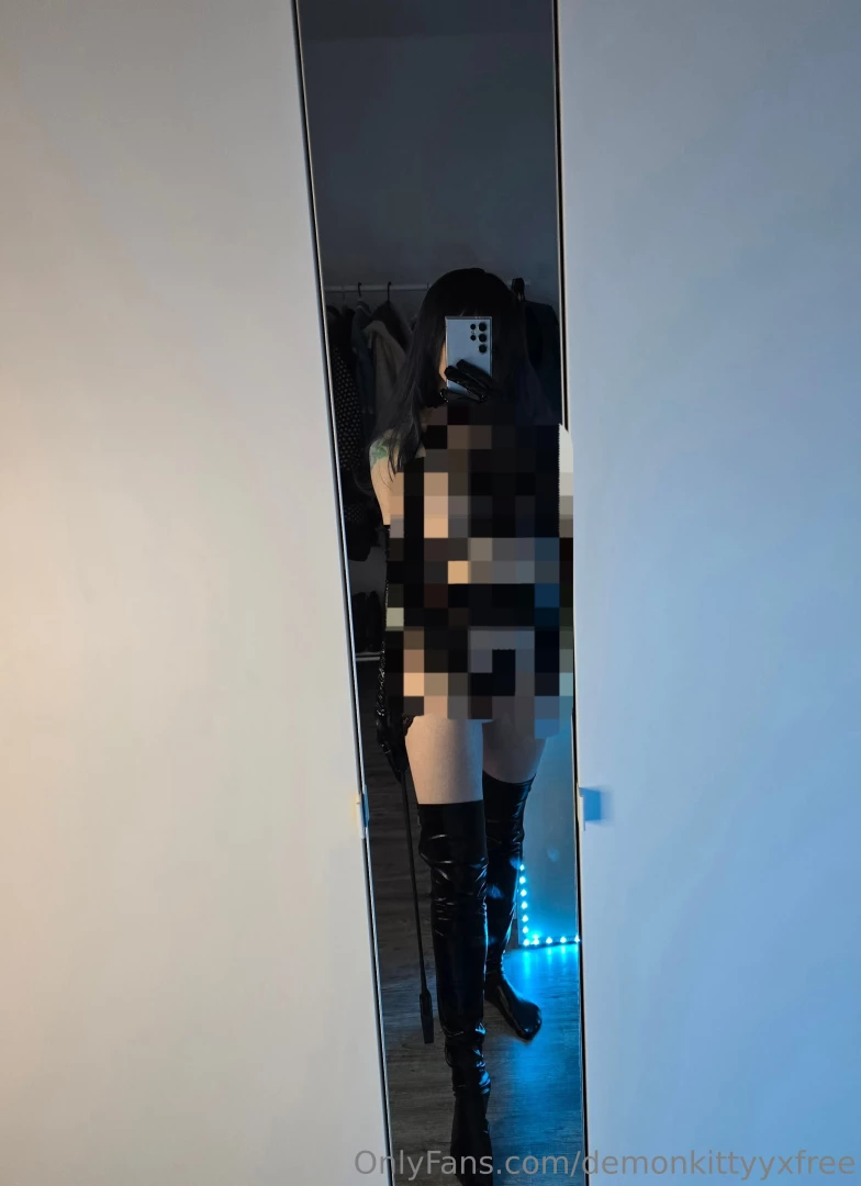 Shiny set p topless sexy gloves and overknees teasing gifs 