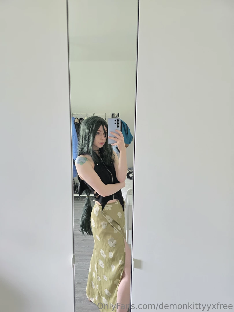 Green skirt set p lewd risky clothes casual vibe 