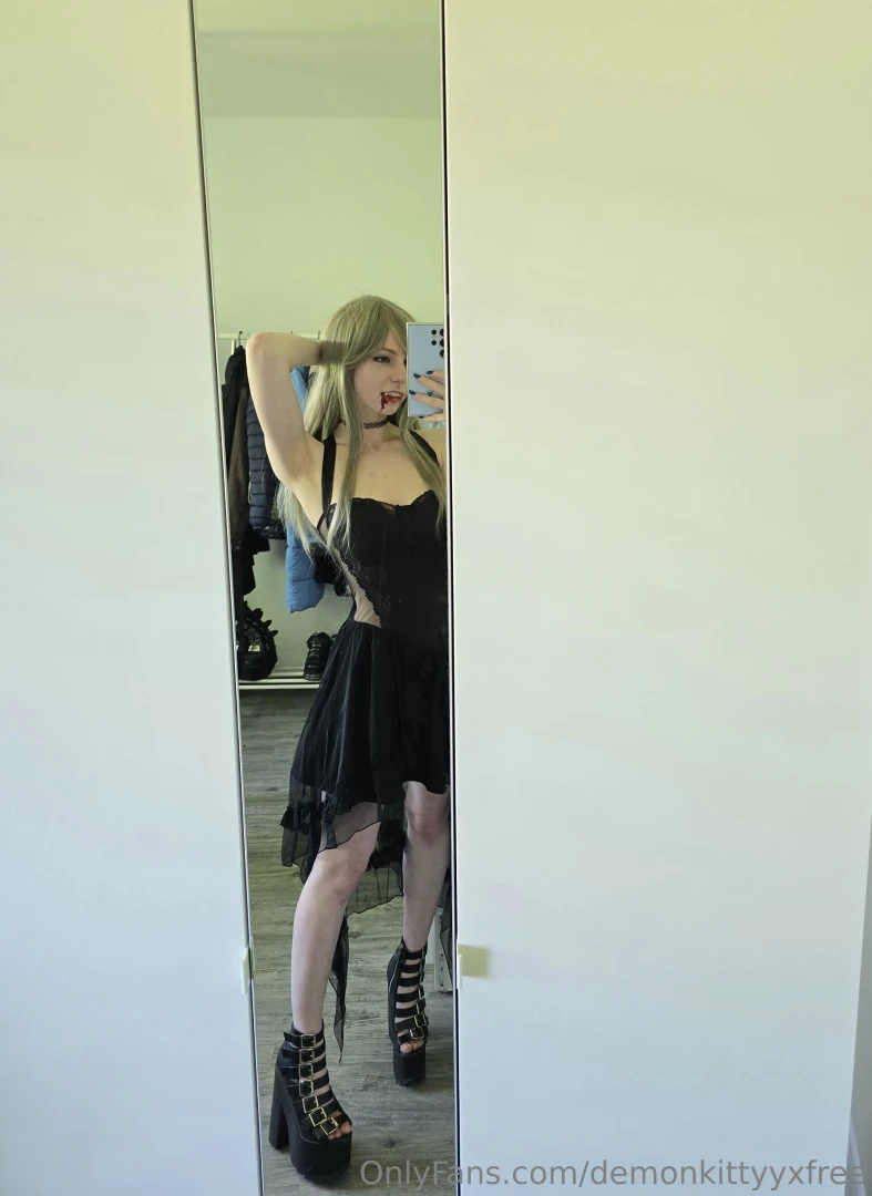 New dress vamp set p lewd vampire look playful 