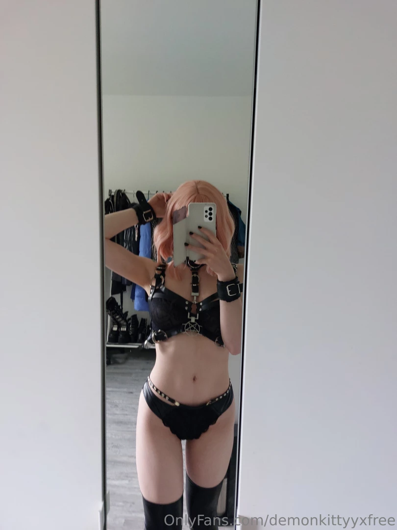 Leather overknees set p topless harness leather look overknees 