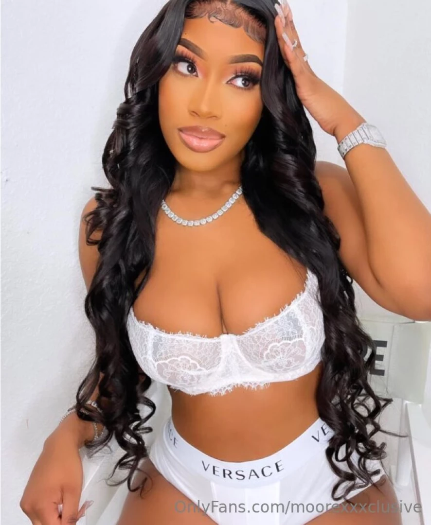 Dm me sext for a live surprise in your dms part 3 