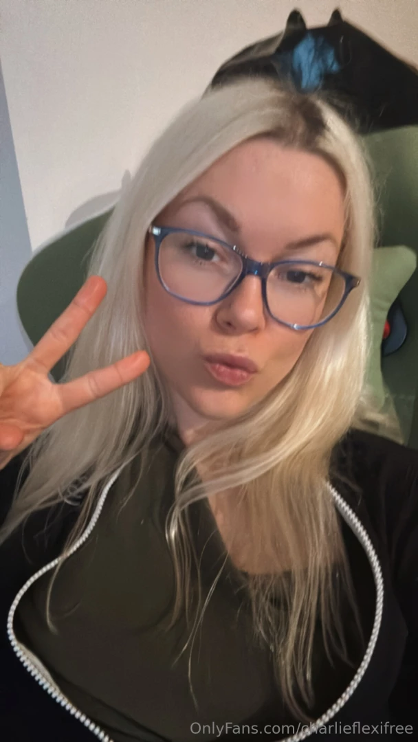 Reading your messages right now 