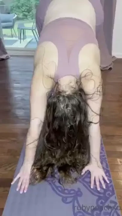 Butt plug yoga 