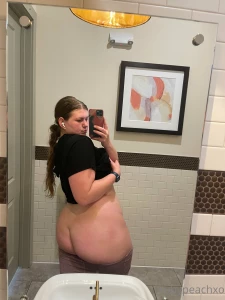 Always horny at the gym swipe for some booty claps and shakes part 1