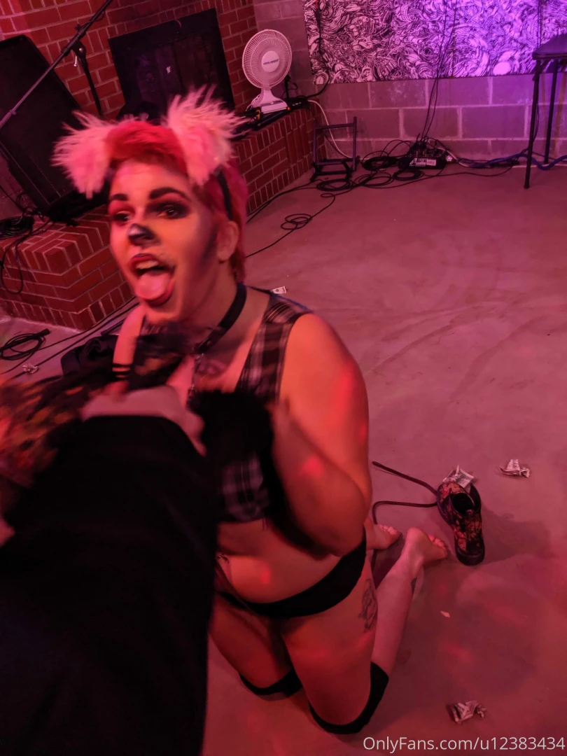 Burlesque wanna be your dog part 1 