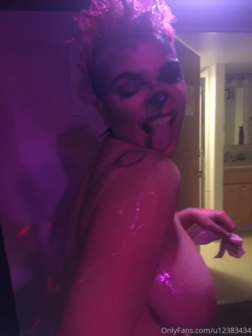 Burlesque wanna be your dog 