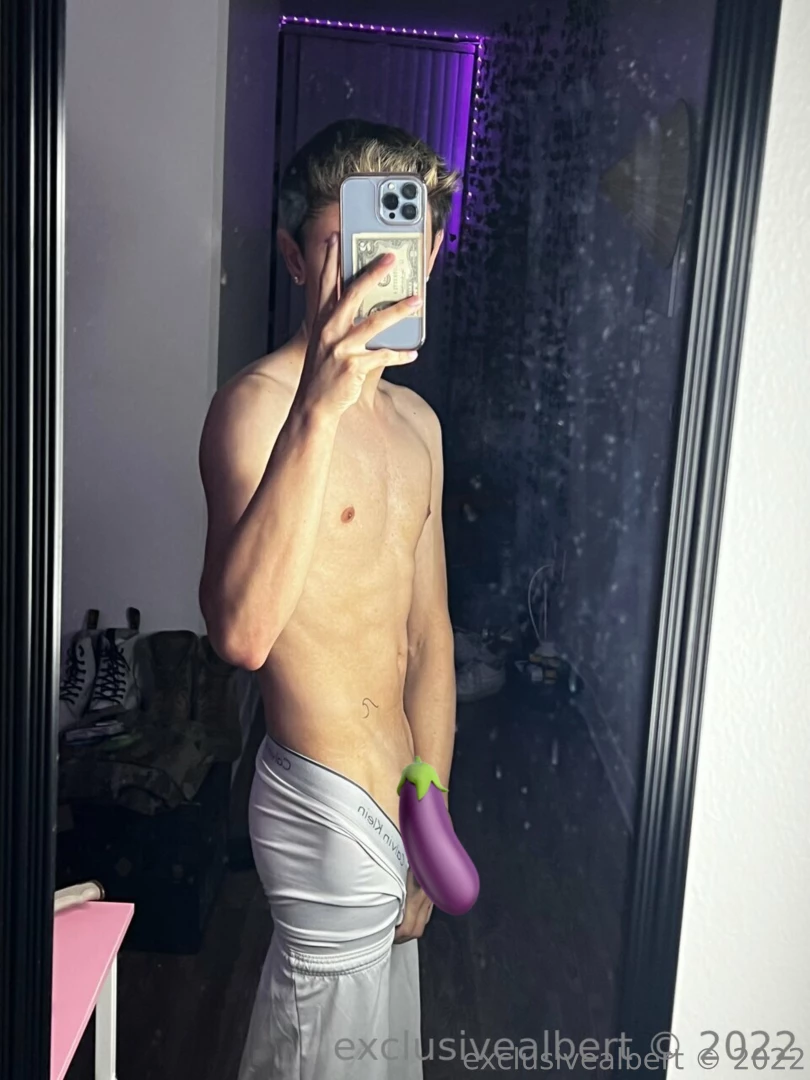 Pull down my underwear and suck this big cock 