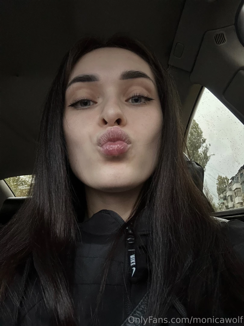 Sending you my kisses for a good mood and a great day i have tons of 